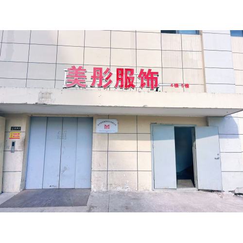 Hangzhou Meitong Garment Design Co Ltd lance une élégante veste de costume blanche pour femmes et enrichit sa ligne de vêtements pour femmes haut de gamme du commerce extérieur