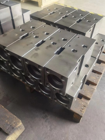 hydraulic breaker cell