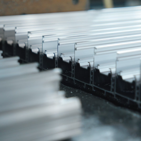 1500T挤出机的生产过程