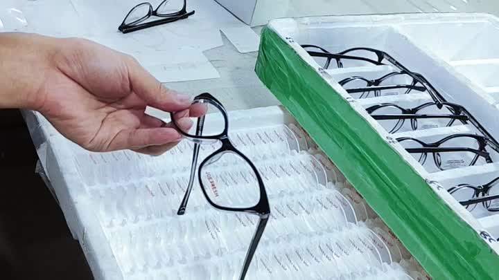 Install spectacle lenses