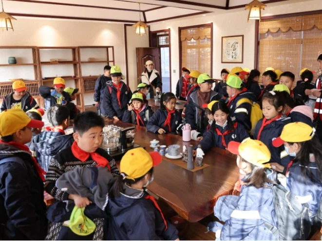Students on Cultural Experience Tour in Traditional Teahouse