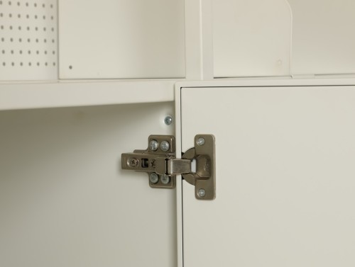 Как регулируемые ножки улучшают устойчивость домашней полки для хранения вещей?