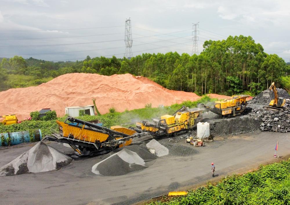 Poly Long Hard Rock Crushing and Screening