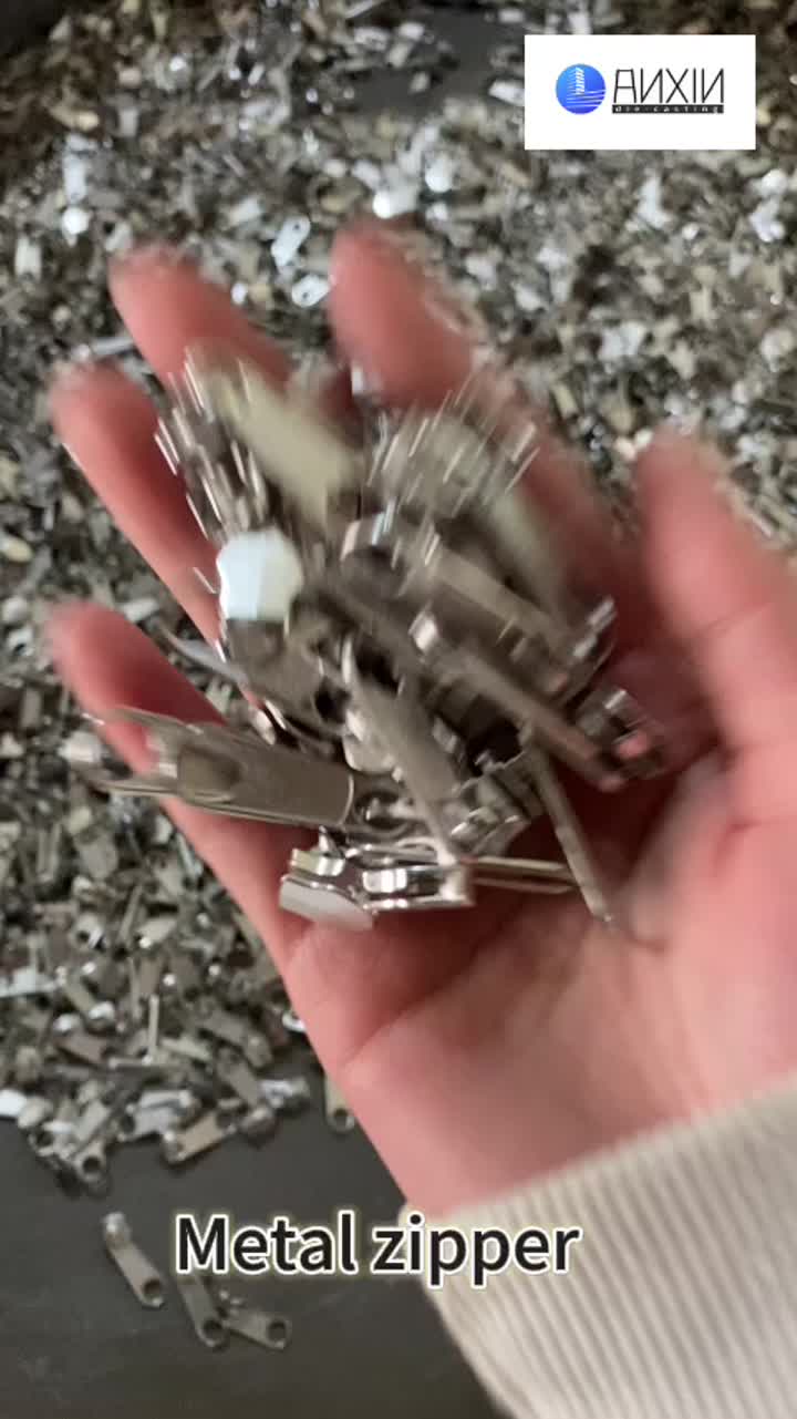 Metal zipper