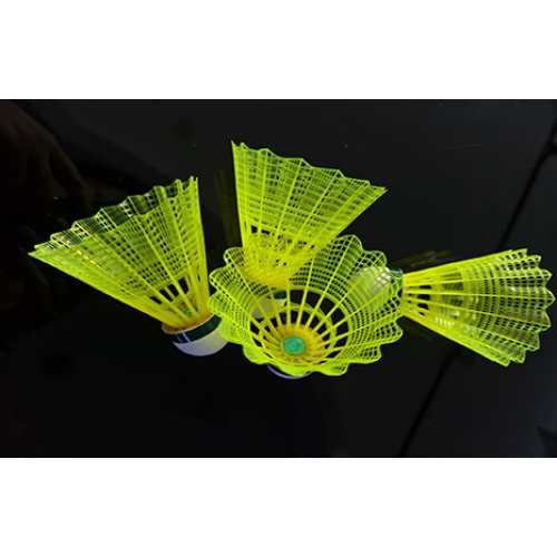 KONMAT KMT-350 Premium Naylon Badminton Rakibi, Doğal Mantar Kafa, Tüy Gibi Uçuş Performansı, Eğitim ve Eğlence Amaçlı Oyun için 6 Adet/Tüp