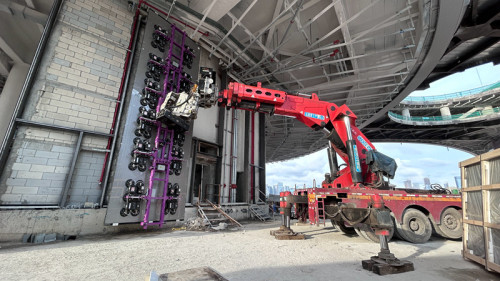 Cowest Machinery's revolutionaire zware glazen zuiglifter op het wereldwijde hoofdkantoor van Tencent: het maken van de toekomst van glasinstallatie