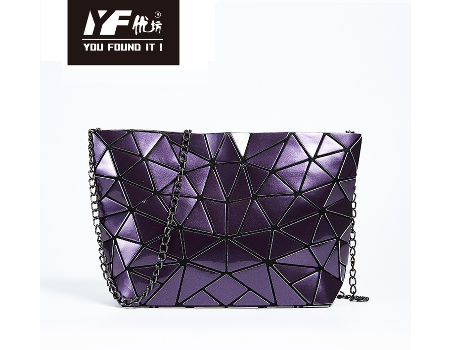 Fashion Geometric Luminous Clutch Handbags for Women Holographic Reflective Crossbody Bag Purse supplier