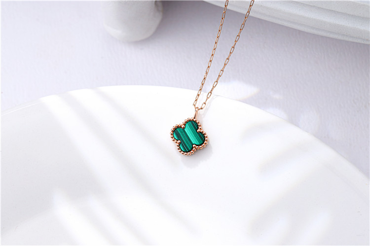 18k four leaf clover pendant