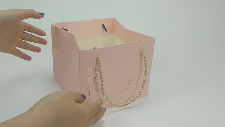 pink gift hot stamping logo bag.mp4