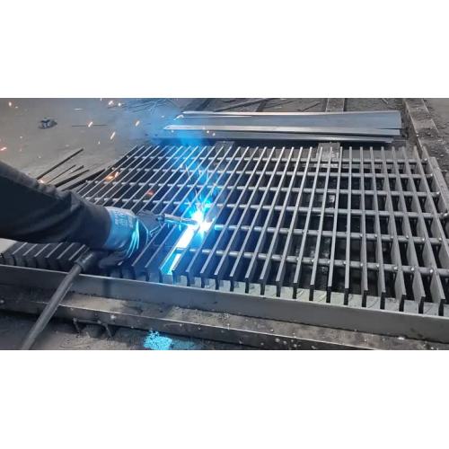 Процесс производства стальных решеток