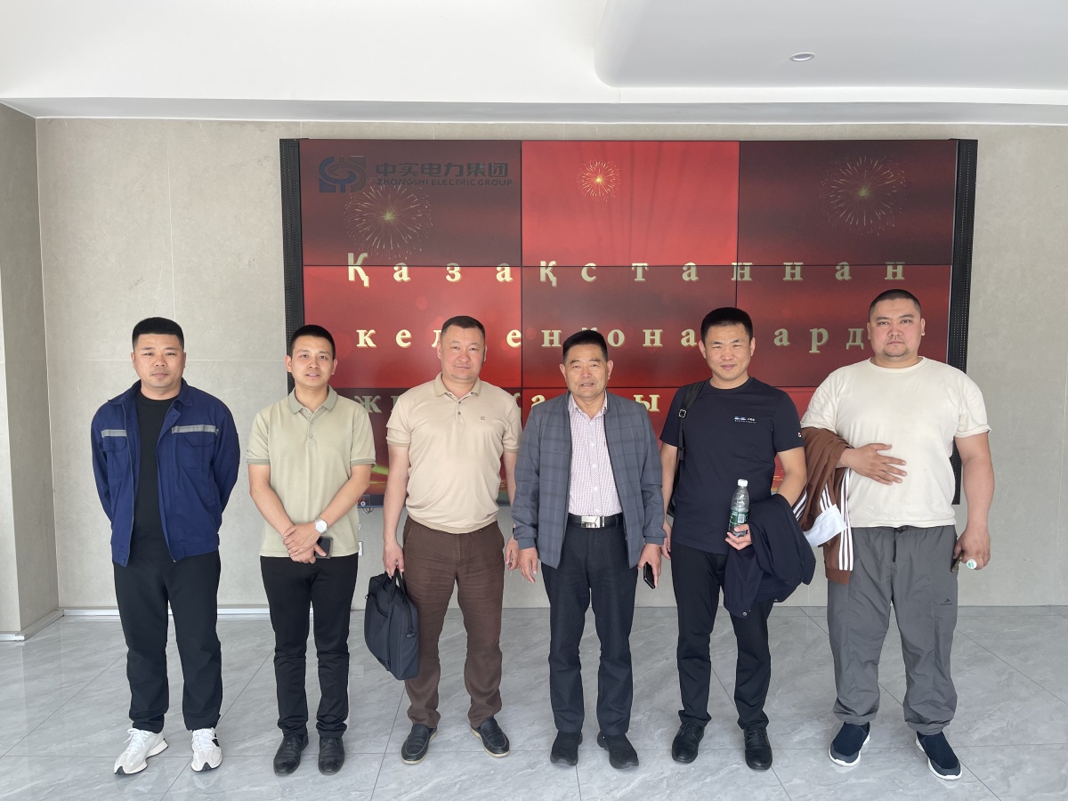 Customers from Kazakhstan came to the factory.