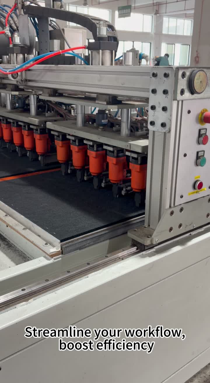 Los paneles acústicos de lamas combinan una estética moderna con una absorción acústica eficaz.