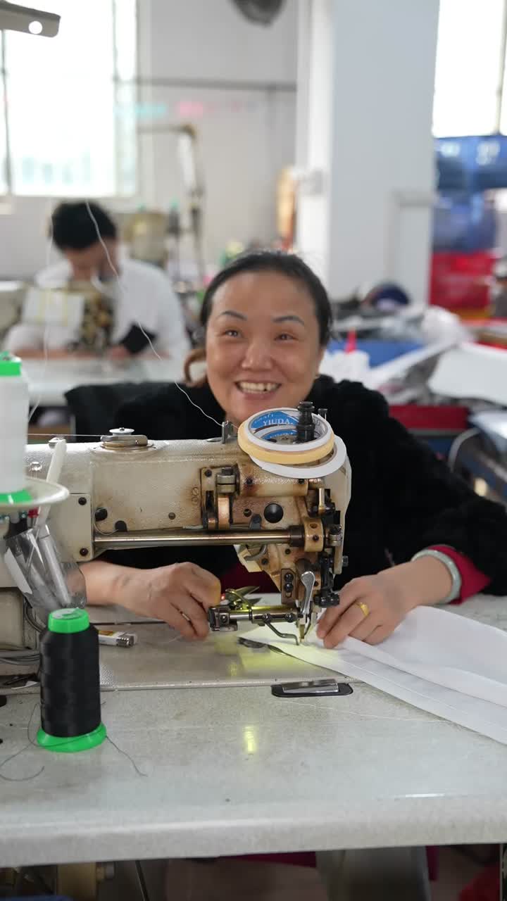 Процесс производства сумок для спортивных ракеток7