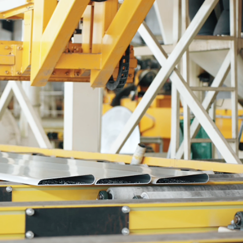 百叶窗的铝制轮廓