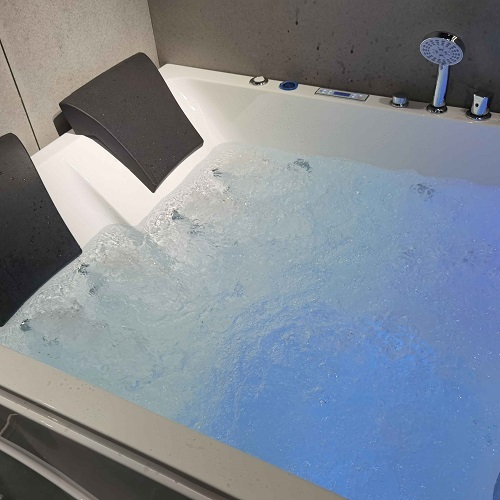 Spa con vasca da bagno vasca da bagno grande spazio per una persona