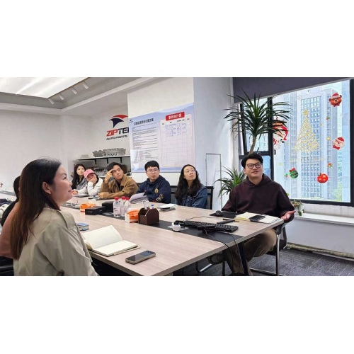 Centrándose en la venta consultiva para potenciar transacciones de alta calidad: el departamento comercial de Ziptek lleva a cabo una sesión para compartir comunicaciones con los clientes