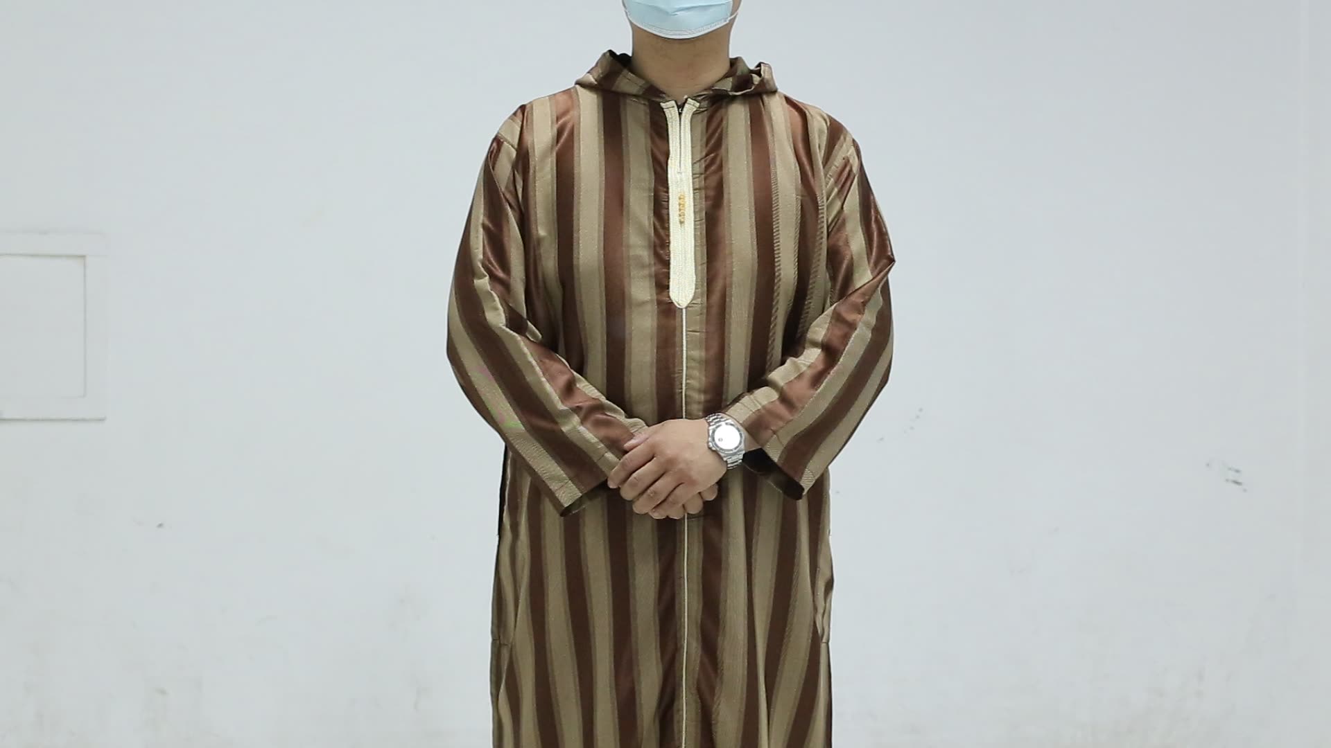 Abbigliamento all&#39;ingrosso New Fashion India Abbigliamento Musulmani Mens Thobe Abbigliamento islamico uomo Thobe con Hood1