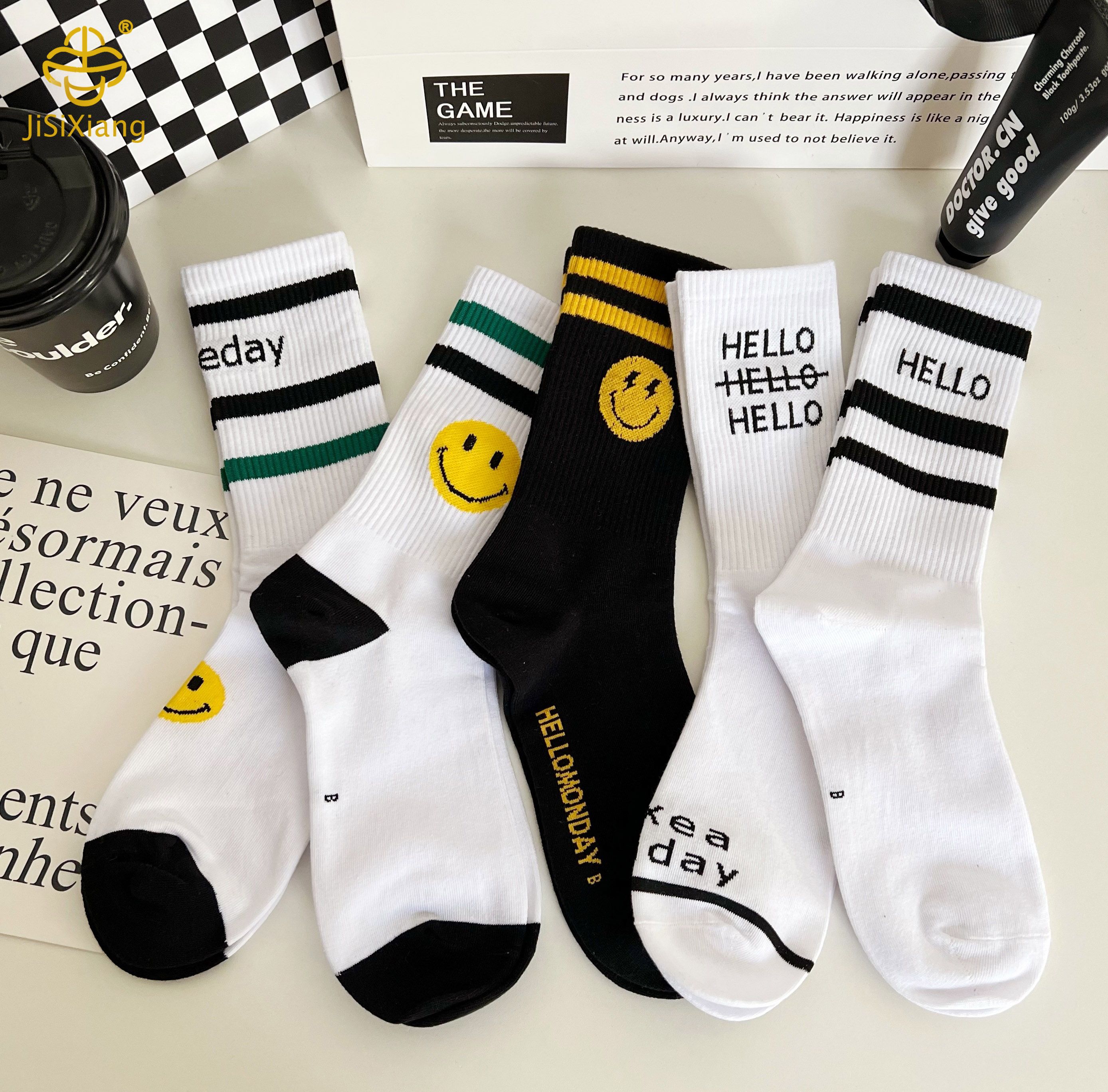 한국 버전 만화 스마일 페이스 편지 스포츠 양말을 가진 높은 튜브 양말