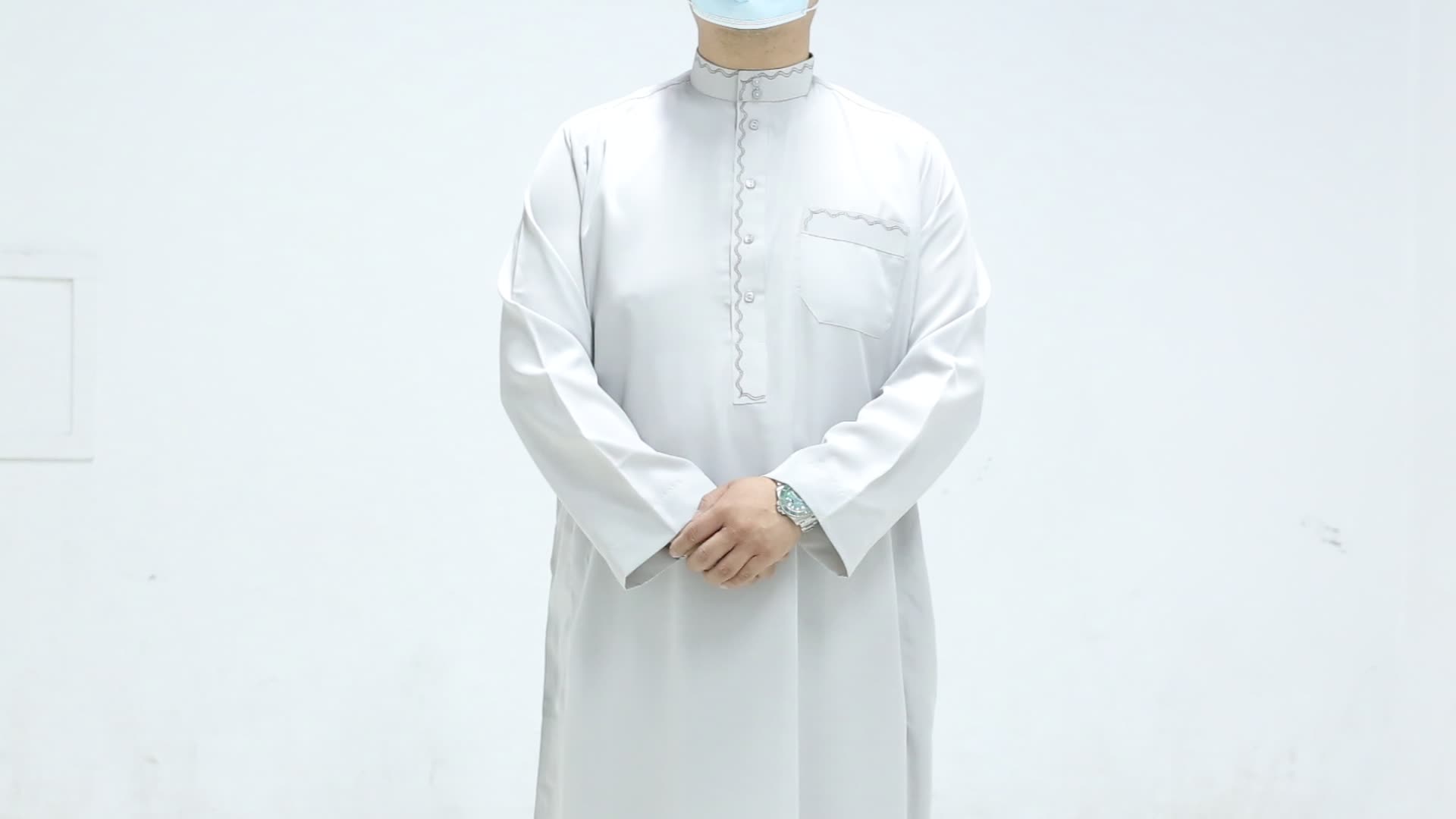 Factory all&#39;ingrosso Dubai Thobe a buon mercato Muslim&#39;s maschile Abaya Design Kanzu1