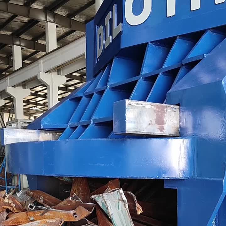 Horizontal Metal Scrap Container Shear