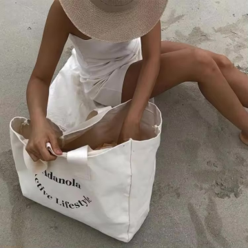 How to Choose the Perfect Beach Bag for Summer — Recommended Trendy Oversized Canvas Bag