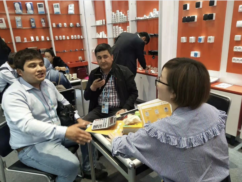 Exhibition customer connection