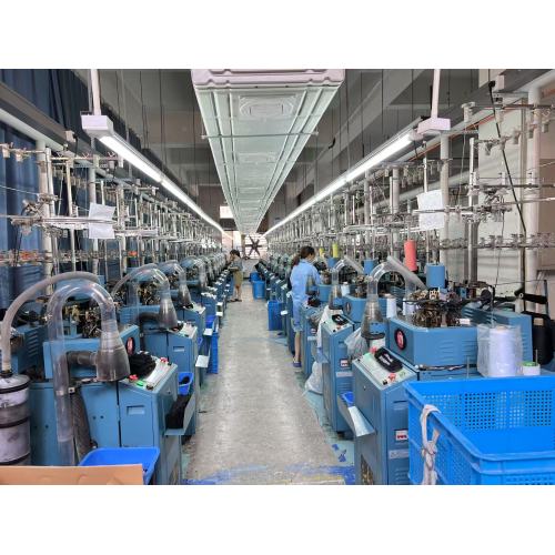 Precizie în mișcare: cum sunt fabricați șosetele noastre