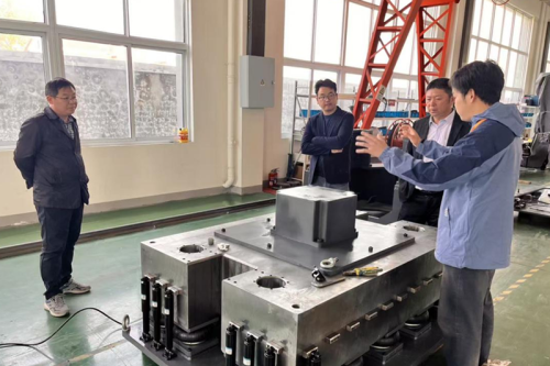 Una delegación encabezada por el profesor Liu Chengwen de la Jiangsu Ocean University visitó Huachen Heyi para generar consenso y crear valor juntos.