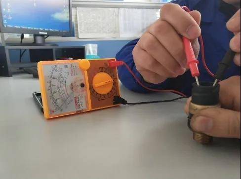 Cara Menggunakan Alat untuk Mendeteksi Kegagalan Sakelar Tekanan