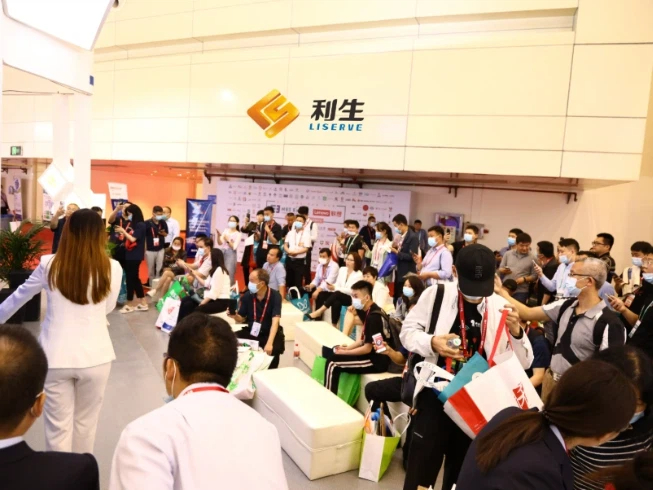 Crowd at Lisheng Exhibition Booth