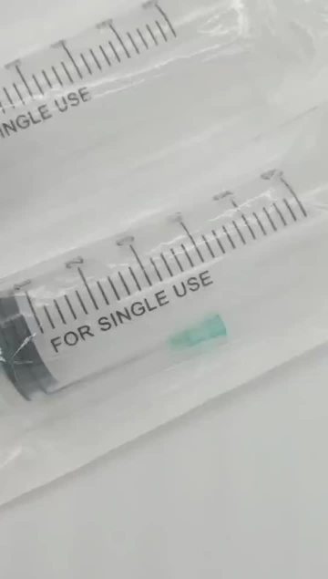 Medical disposable syringe