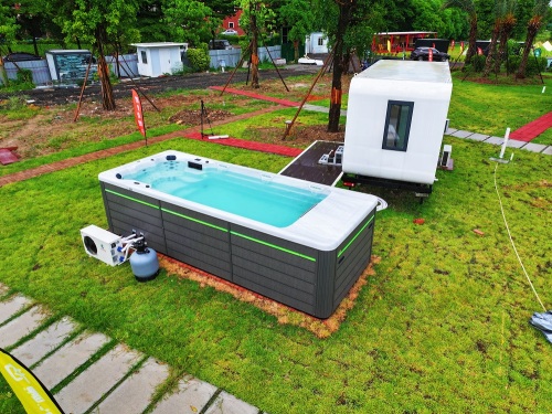 Výhody a nevýhody nekonečného bazéna