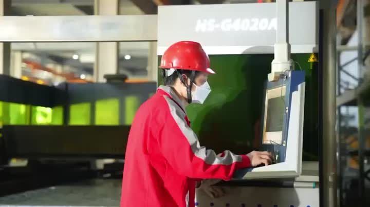 فحص جودة كاسحة وغسيل الأرضيات في ورشة العمل