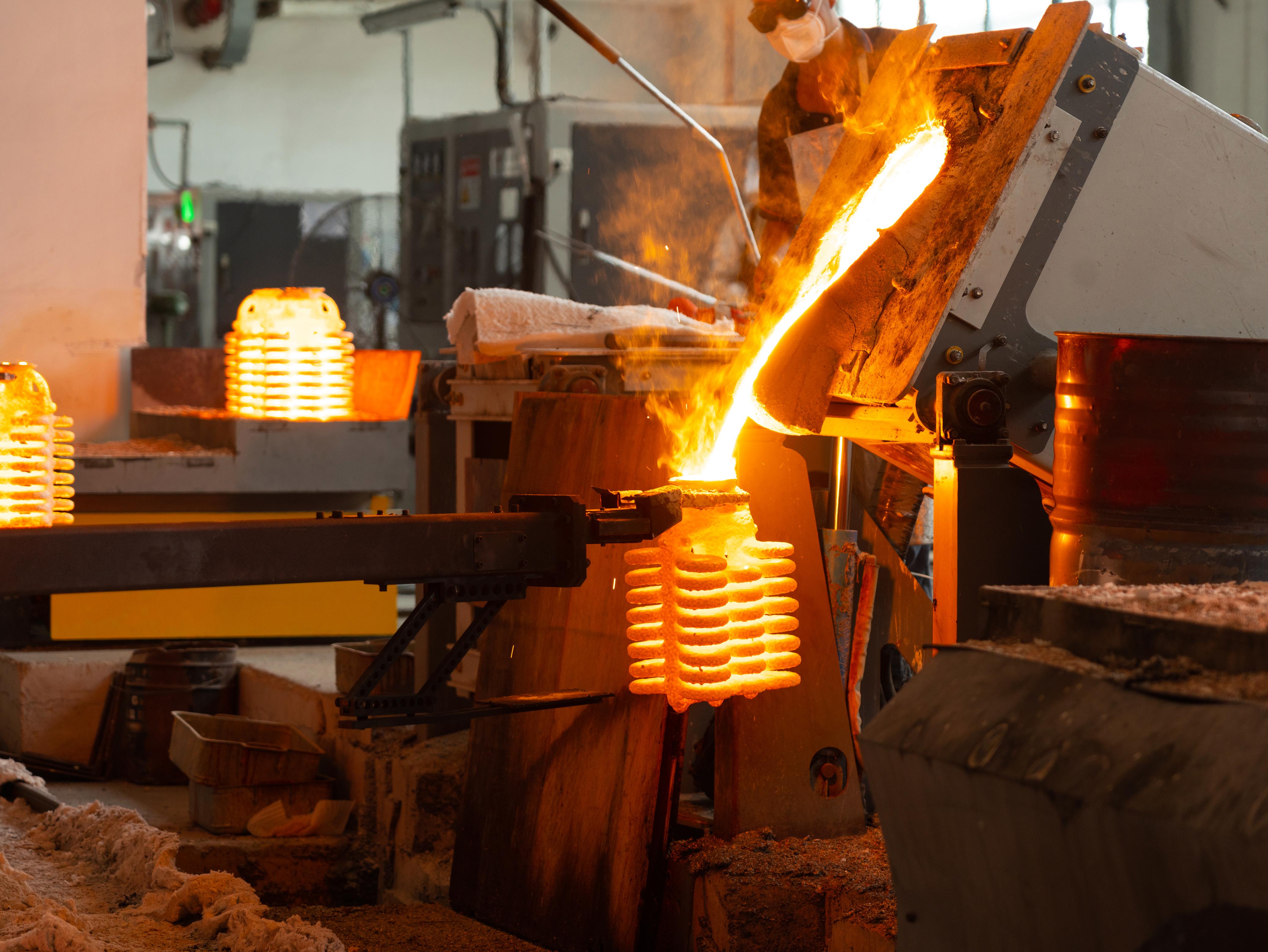 Hassas işleme yöntemleri öncelikli olarak hangi endüstrilerde uygulanır？