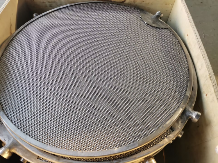 Warum ist eine regelmäßige Reinigung wichtig für die Langlebigkeit von Drahtgeflechtfilterblättern?