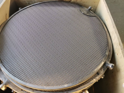 Warum ist eine regelmäßige Reinigung wichtig für die Langlebigkeit von Drahtgeflechtfilterblättern?