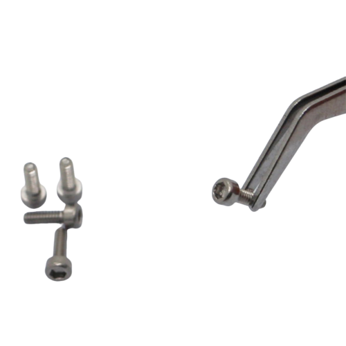 Quais são as características da operação de micro parafusos de peças da máquina?