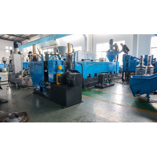 vertical force feeder pelletizing line