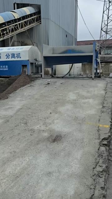 Spiral sand and gravel separator