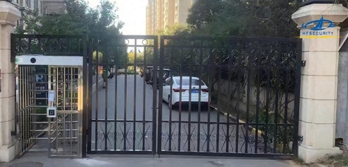 सुरक्षा के लिए रक्षा की पहली पंक्ति का निर्माण करते हुए, HFSecurity की पूर्ण ऊंचाई गेट एक्सेस नियंत्रण प्रणाली को उच्च-स्तरीय समुदायों में लागू किया गया है