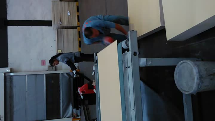 Video of the glue applicator