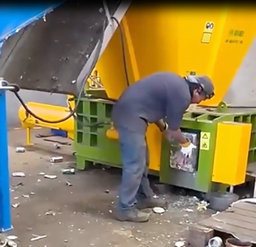 Aluminum cans Baler