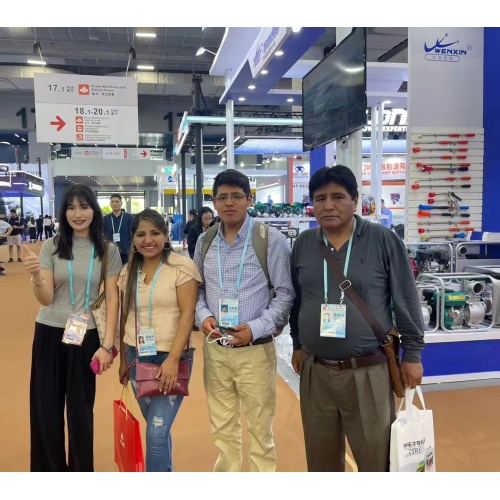 Meeting with Bolivian Customers at the Canton Fair