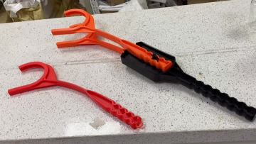 Double-headed handheld target throwing machine