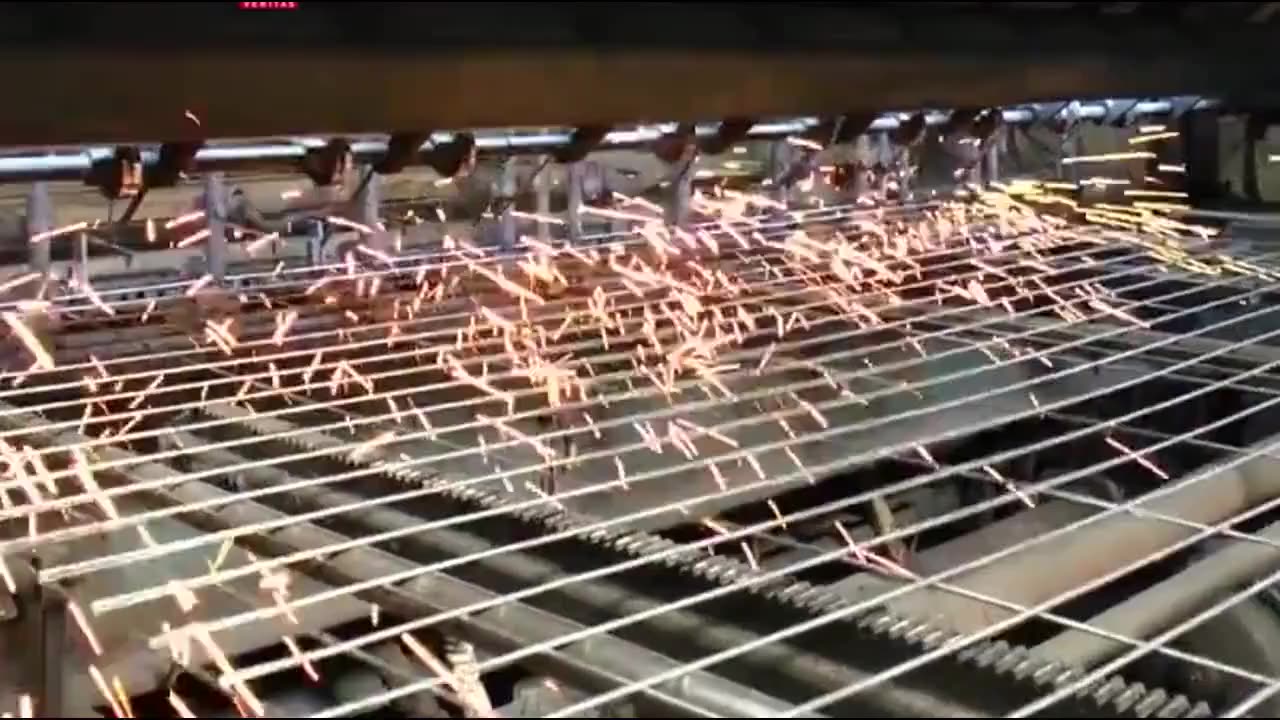 50 x 200 mm grün pulverbeschichtetes V-fach 3D gebogenes Wohnungsnetzzaun1