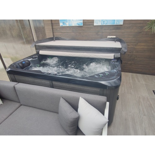 Do You Know How to Clean a Spa Hot Tub Cover?