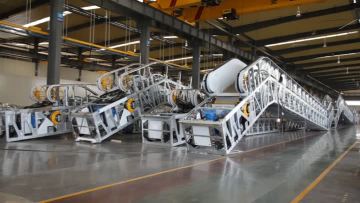 Escalator assembly