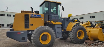 ¿Cómo se llama un tractor con una cucharada?