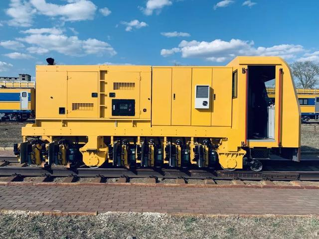 Rail grinding vehicle