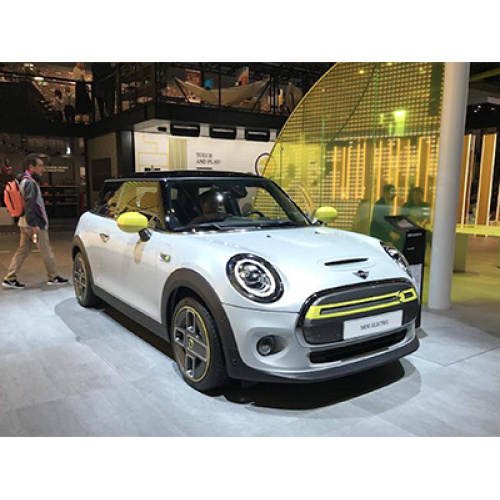 La toute nouvelle Mini Pure Electric Version a fait ses débuts au Guangzhou Auto Show, poursuivant le design familial